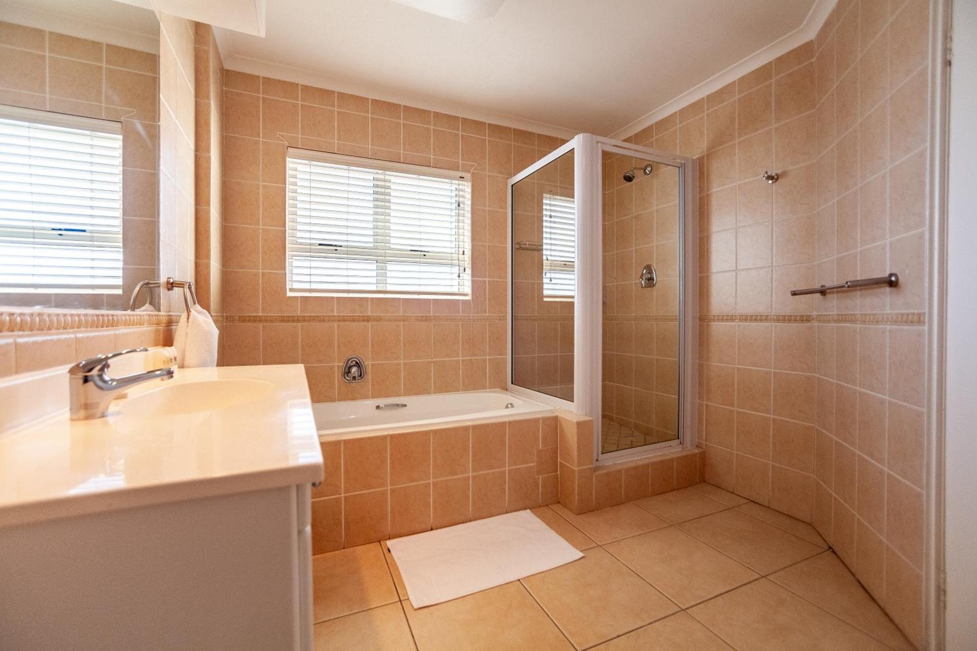 Luxury Ocean View Beachfront 2 Bed Apartment -206 The Waves, Blouberg, Cape Town Bloubergstrand Exterior photo