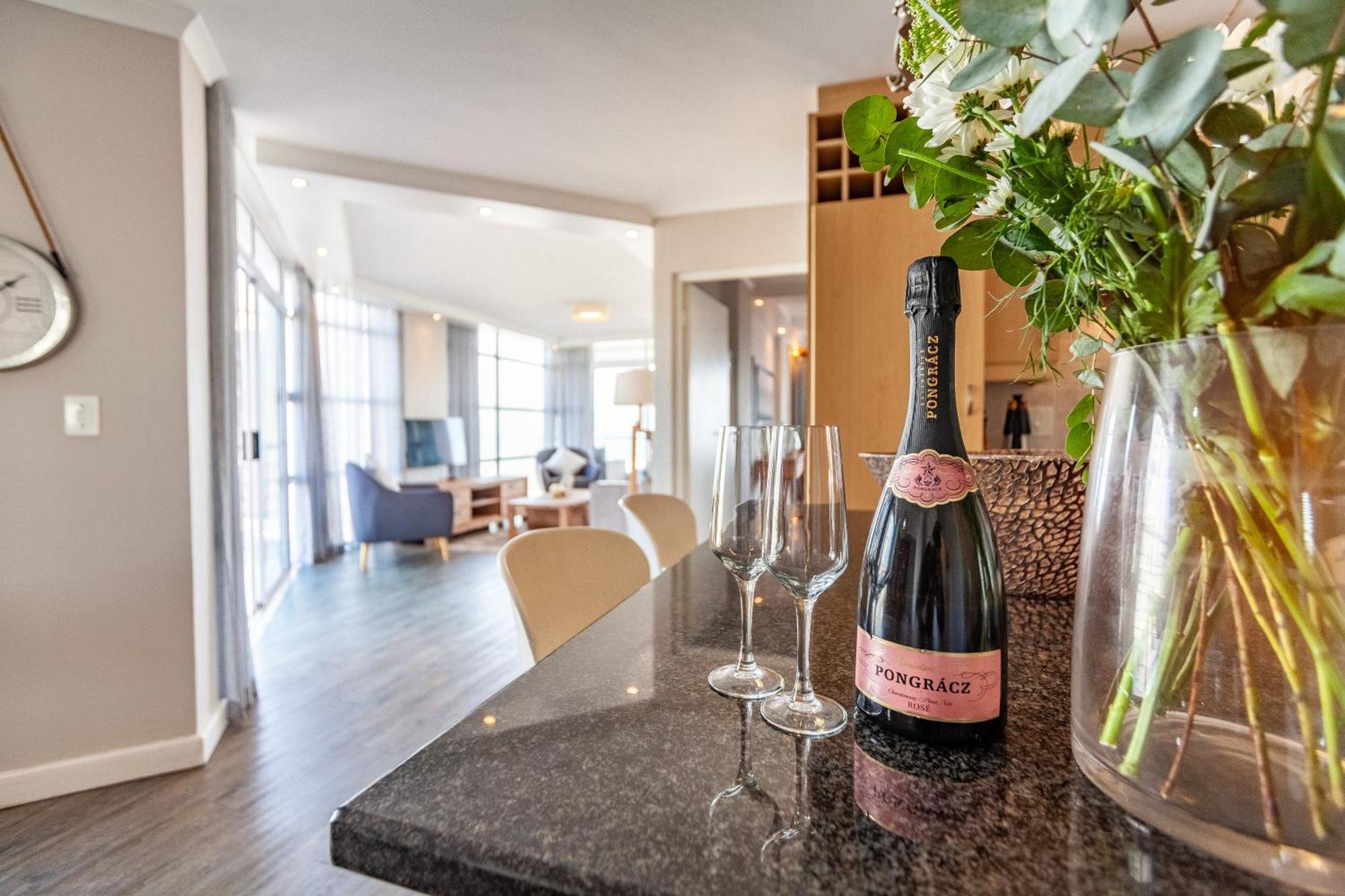 Luxury Ocean View Beachfront 2 Bed Apartment -206 The Waves, Blouberg, Cape Town Bloubergstrand Exterior photo